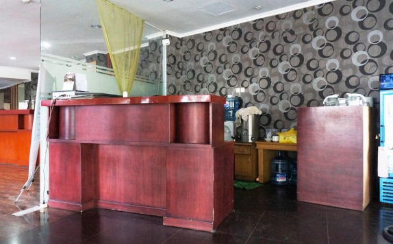 receptionist di Azza Hotel Palembang