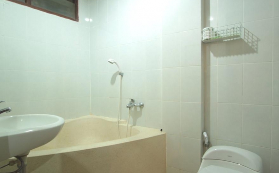 Bathroom di Bakung Sari Resort and Spa