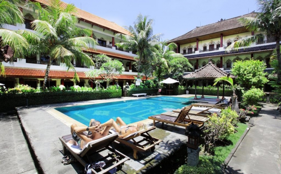 Swimming Pool di Bakung Sari Resort and Spa