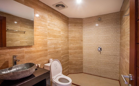 Tampilan Bathroom Hotel di Bakung Ubud Resort & Villa