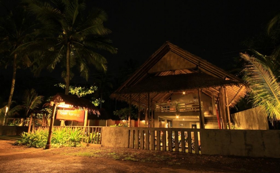 Eksterior di Bale Karang Beach Cottages