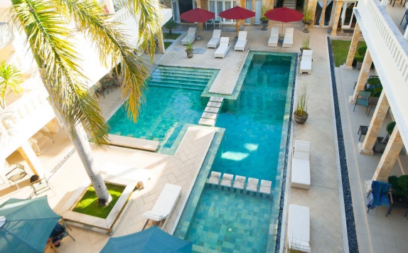 Swimming Pool di Bali Court Hotel & Apartment