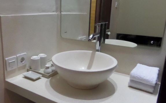 bathroom di Bali Krisna Apartment and Villa