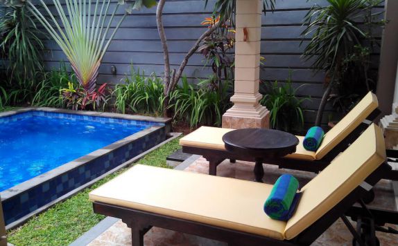 Pool di Bali Krisna Villa and Apartment