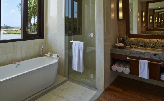 Bathroom di Bali National Golf Villas