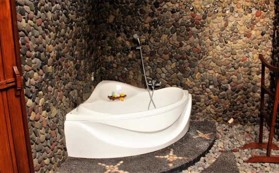 Bathroom di Bali Nibbana Resort