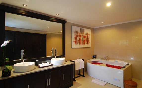 Bathroom di Bali Rich Luxury Villas & Spa Seminyak