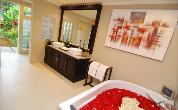 Bathroom di Bali Rich Villas Seminyak