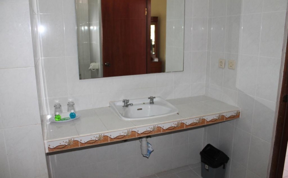 bathroom di Balisandy Resort