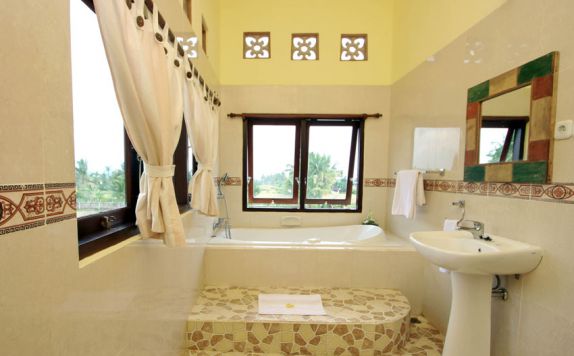 Bathroom di Bali Suksma Villa Nyuh Kuning