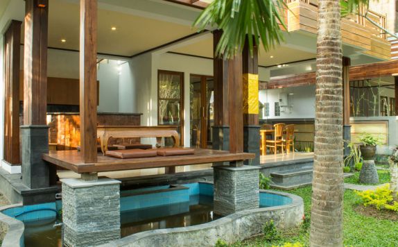 Gazebo di Bali Suksma Villa Nyuh Kuning