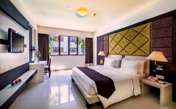 Guest Room di Bali Wood Property At Aston Kuta Residence