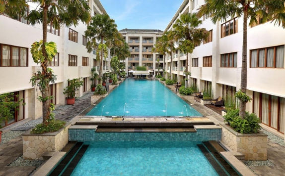 swimming pool di Bali Wood Property At Aston Kuta Residence