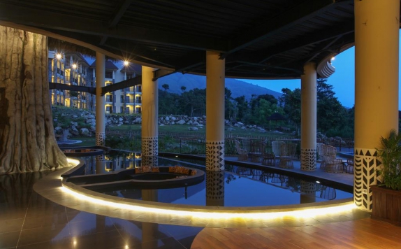 swimming pool di Baobab Safari Resort