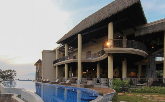 swimming pool di Baobab Safari Resort