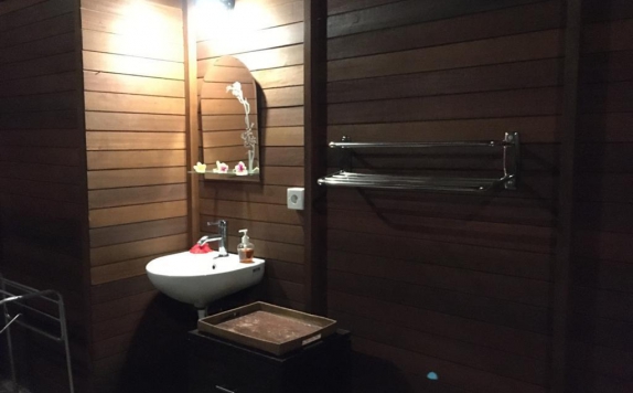 Tampilan Bathroom Hotel di Barong Villas
