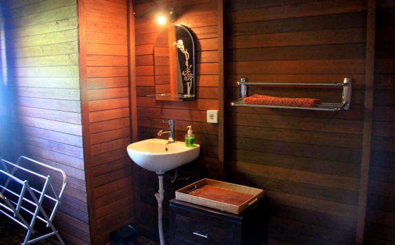 Tampilan Bathroom Hotel di Barong Villas