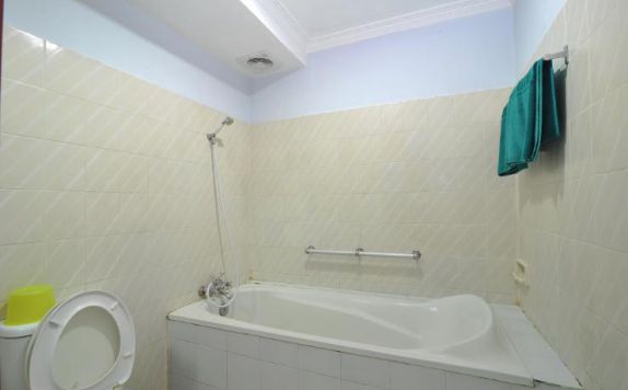 Bathroom di Batik Yogyakarta Hotel