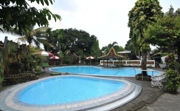 Swimming Pool di Batik Yogyakarta Hotel