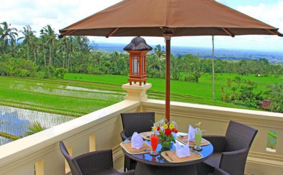 Restaurant Outdoor di Batukaru Hotel