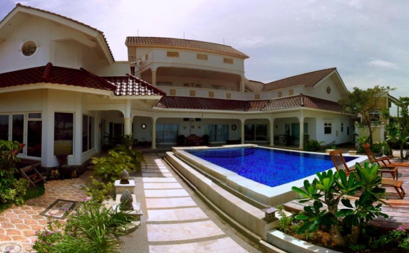 swimming pool di Bayfront Villa Jepara