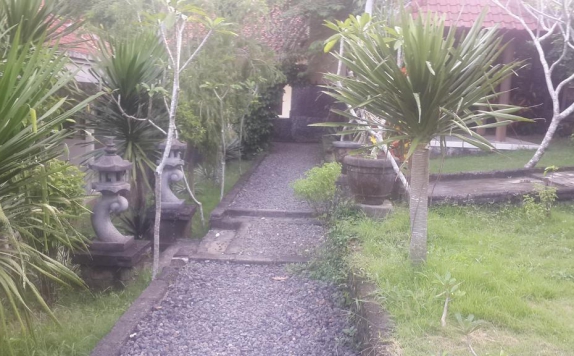 Tampilan Taman Hotel di Belong Bunter Homestay