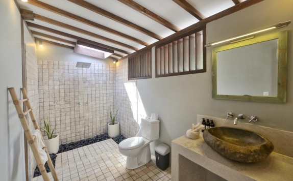 Tampilan Bathroom Hotel di Belukar Villas