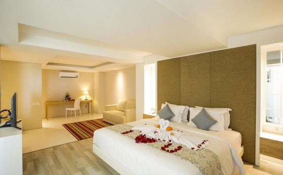 Tampilan Bedroom Hotel di Benoa Sea Suite and Villas