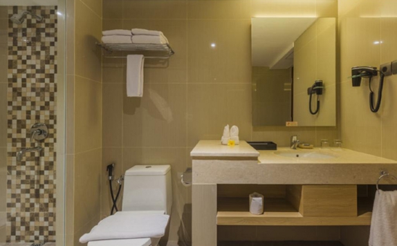 Tampilan Bathroom Hotel di Best Western Kamala Jimbaran