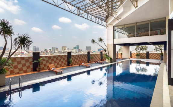 Swimming Pool di Best Western Mangga Dua Hotel & Residence