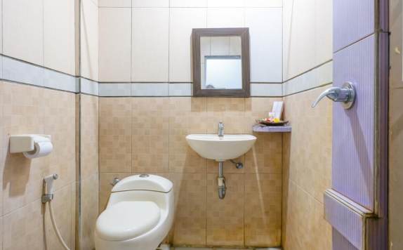 Bathroom di Bidari Hotel & Lounge
