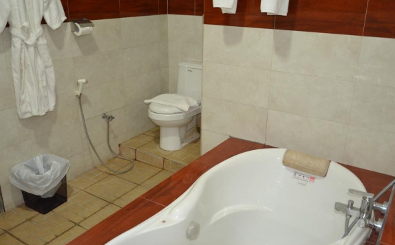 bathroom di BJ. Perdana Hotel & Resort