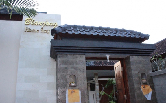 Tampilan Entrance Hotel di Blanjong Home Stay