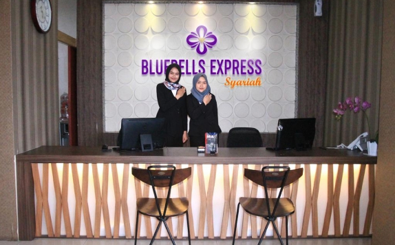 Receptionist di Bluebells Express Hotel