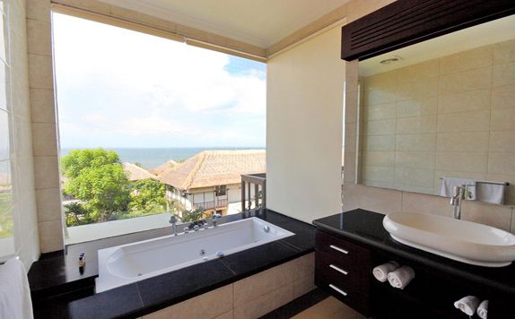 Junior Suite Bathroom di Blue Point Bay Villas & Spa