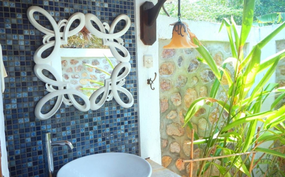 bathroom di Breveazurine Lagoon Resort