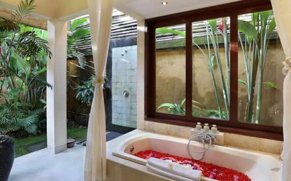 Bathroom di Buah Bali Villas