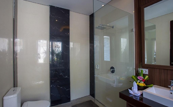 Bathroom di Buana Bali Luxury Villas and Spa