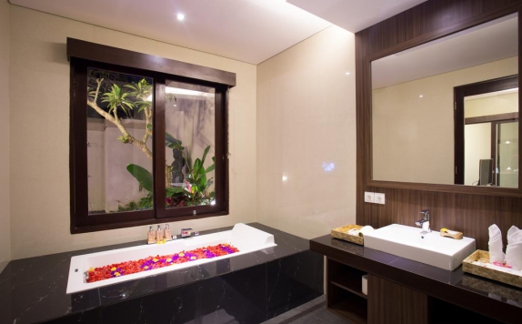 Bathroom di Buana Bali Luxury Villas and Spa