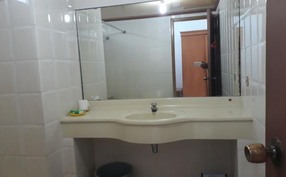 Bathroom di BUKIT KENARI Hotel & Restaurant
