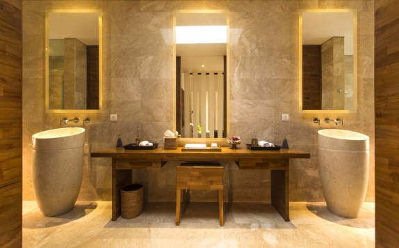 Bathroom di Candi Beach Resort & Spa