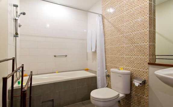 Tampilan Bathroom Hotel di Casa Bidadari
