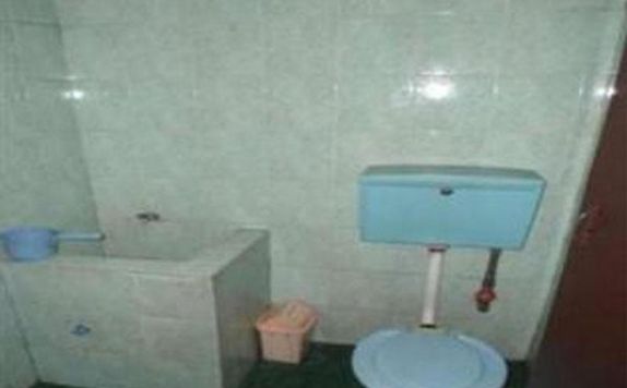 bathroom di Cemara Indah Hotel & Restaurant