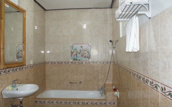 Bathroom di Cendana Resort & Spa