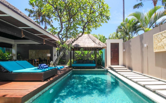 Swimming pool di Chandra Bali Villas