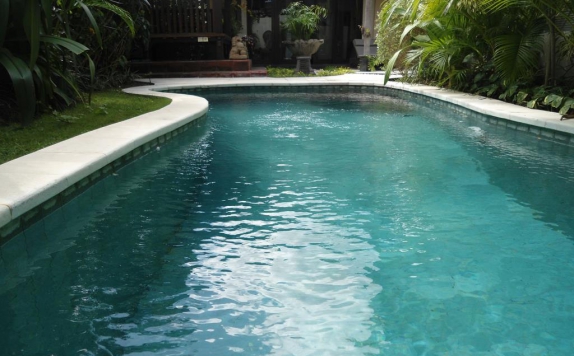 Outdoor Pool Hotel di Chantal Villas Bali