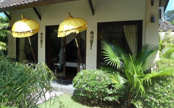 Tampilan Entrance Hotel di Chantal Villas Bali