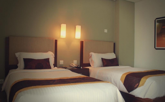 guest room twin bed di Cheers Residental Graha RSPP