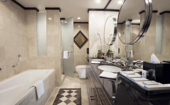 Bathroom di Ciputra Semarang Hotel
