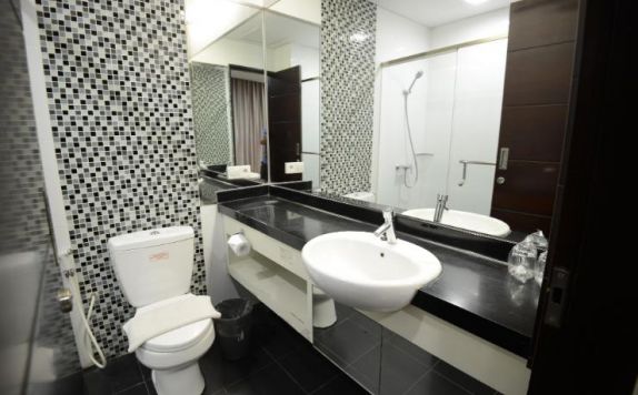 Bathroom di Citihub Hotel @ Tunjungan